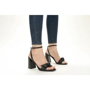 NWOT Sam & Libby Jordan Sandals